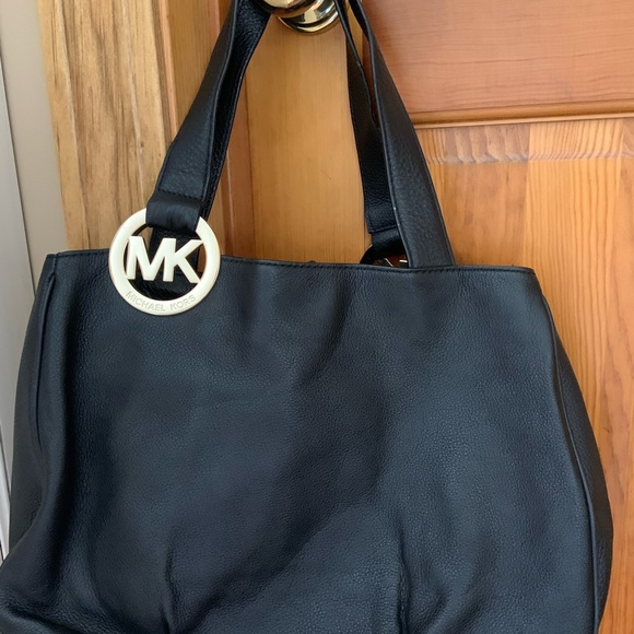 Michael Kors black, genuine leather shoulder bag like new - Picture 2 of 8